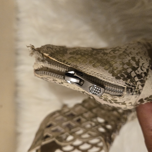 VINCE CAMUTO Women's  Gray Beige Snakeskin Caged Stilettos Size 6 1/2 M-36 1/2 - Picture 12 of 15
